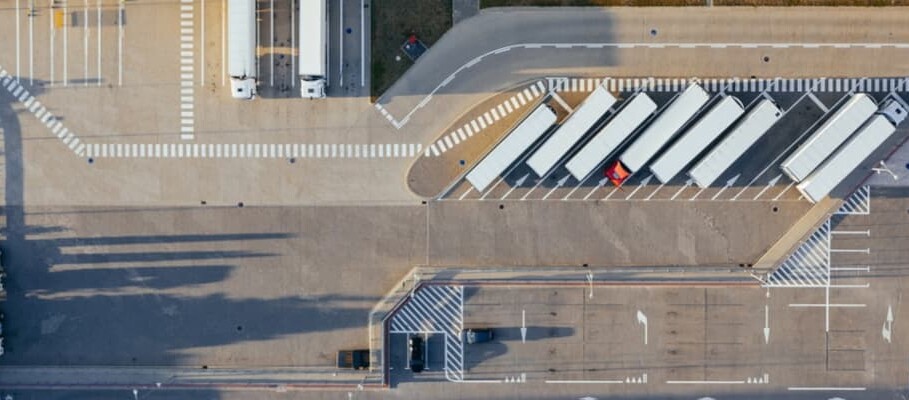 LKWs auf dem Parkplatz