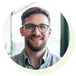 <p><strong>Alex Bernard </strong>• </p><p>Alex verfolgt aufmerksam die Entwicklungen in der Herstellungsbranche und legt dabei besonderen Wert auf Klarheit und Relevanz für Spezialisten im B2B-Bereich. Er hebt Trends in den Bereichen Ingenieurwesen, Materialien und Technologien hervor und unterstützt Unternehmen dabei, Innovationen in echte Chancen umzusetzen. </p> Alex Bernard