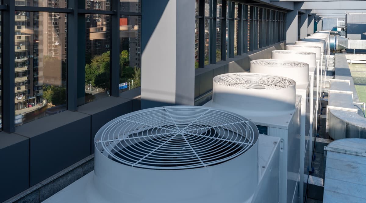 Der Ventilator der zentralen Klimaanlage im Bürogebäude