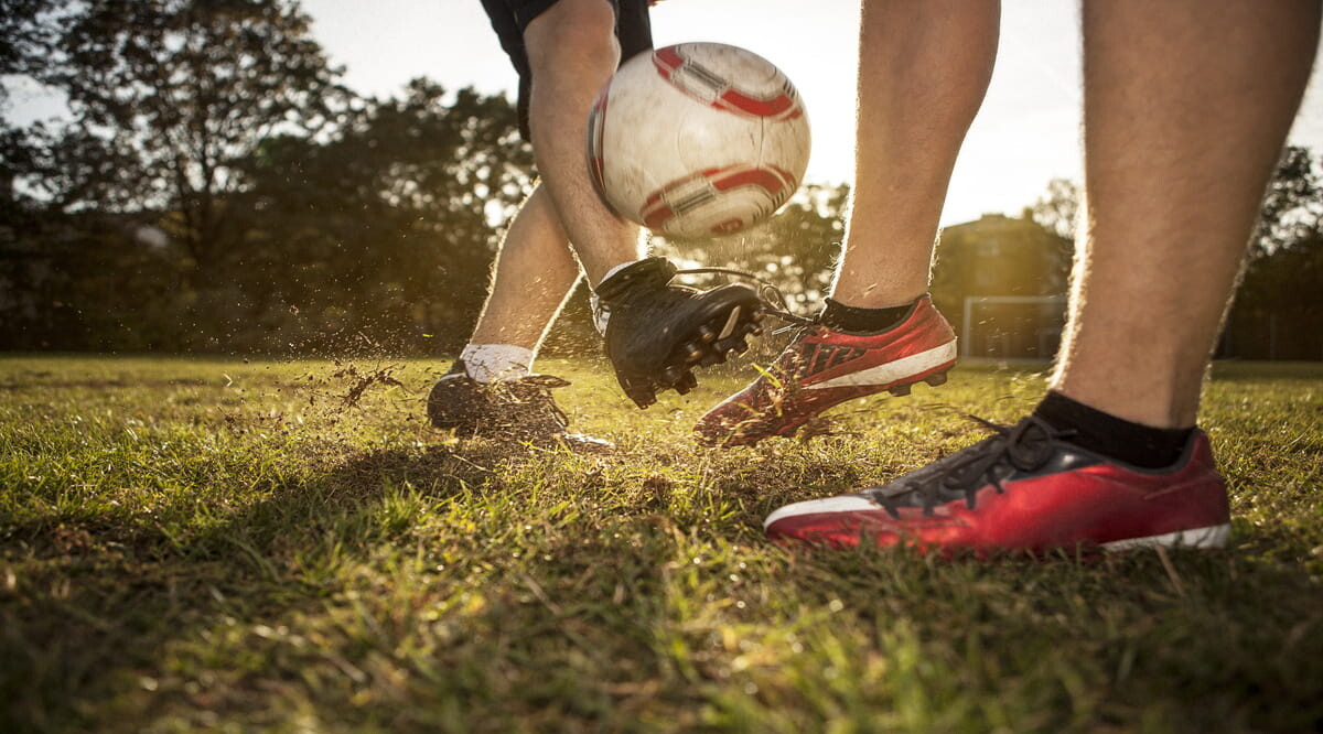 Ein Fußballspiel auf dem Rasen