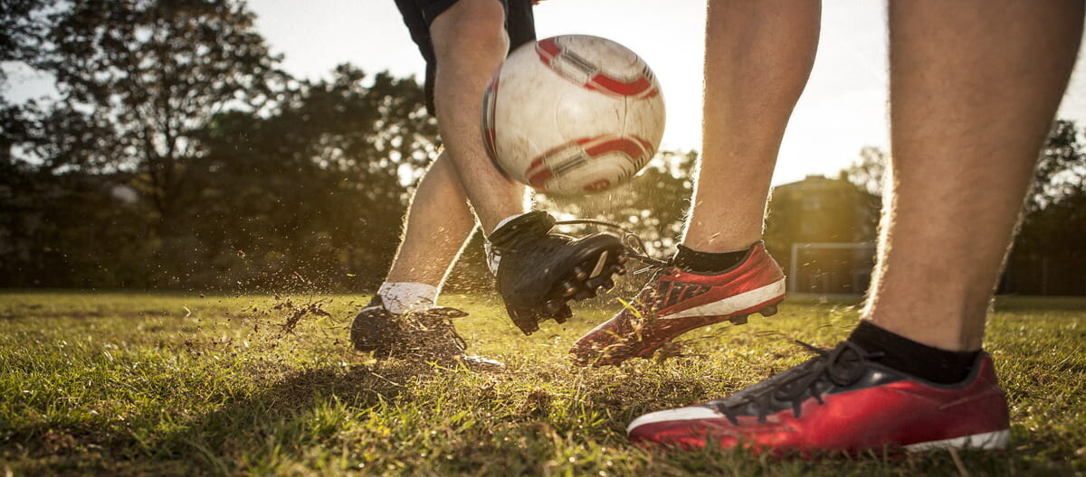 Ein Fußballspiel auf dem Rasen